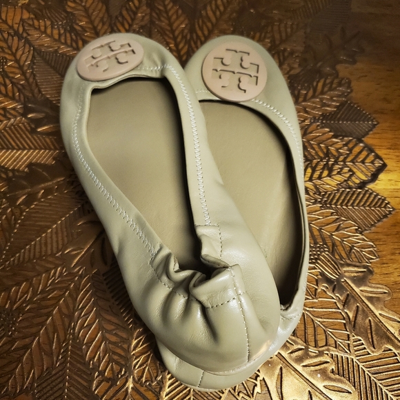 Authentic Tory Burch - Picture 6 of 8